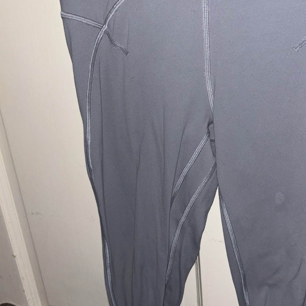 Lululemon light gray workout pants women’s size medium one small call out